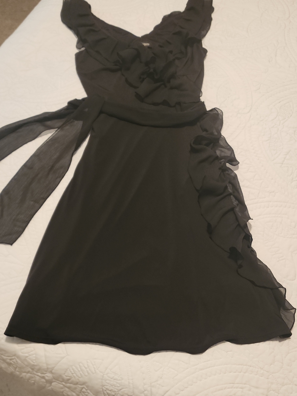 White House Black Market Ruffled Dress Size 6